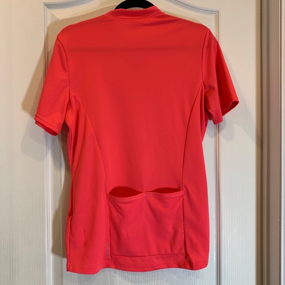 Decathlon – Sports T-Shirt with Back Pockets - Picture 2 of 6